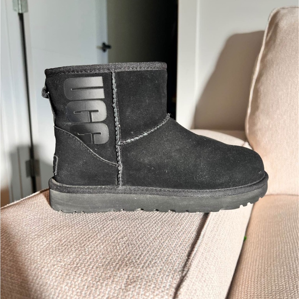 UGG size 6 - Picture 2 of 2